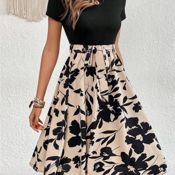 Dresses & Skirts - Floral Black and Cream Dress